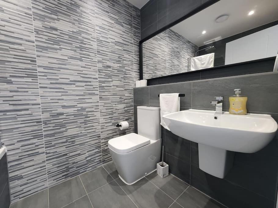 Paradigm Court, Modern 2-Bedroom Apartment F2, Oksford Zewnętrze zdjęcie